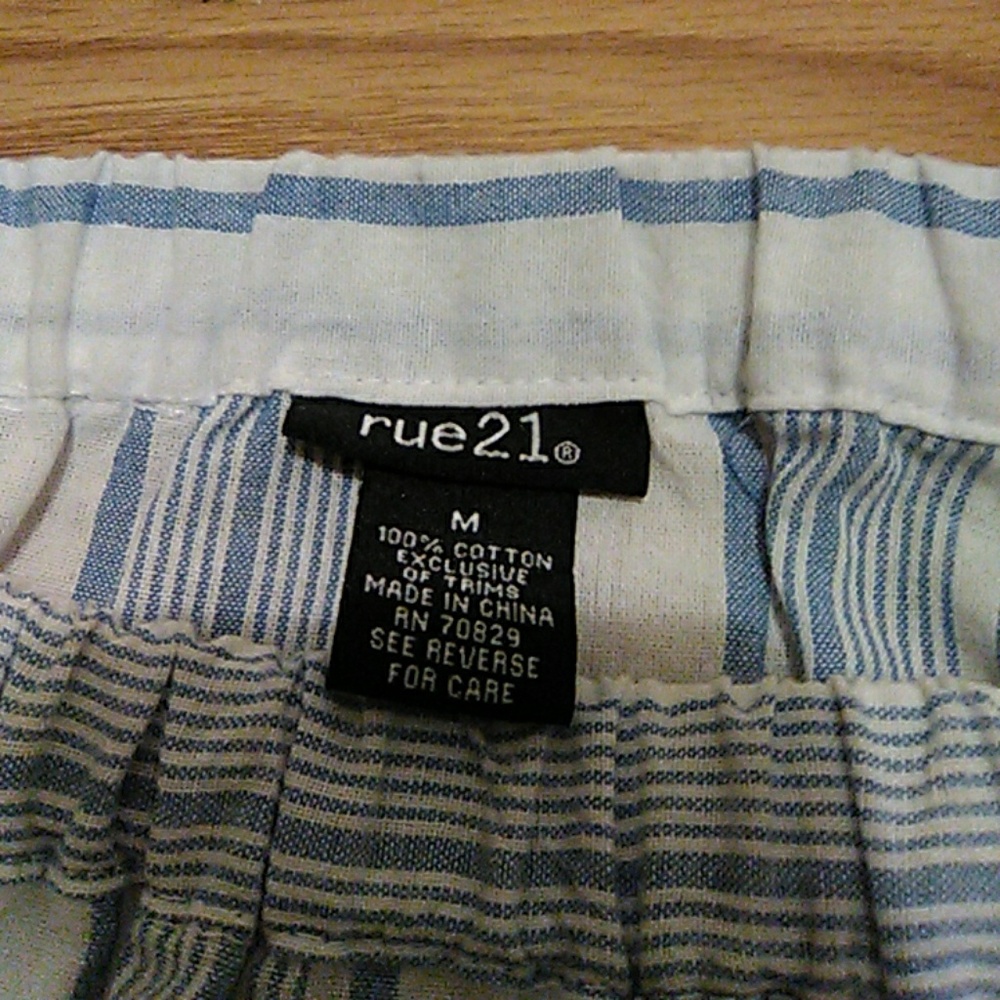 Off shoulder Top Rue21 - Picture 3 of 3